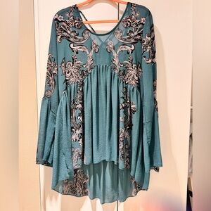 Feminine turquoise tunic